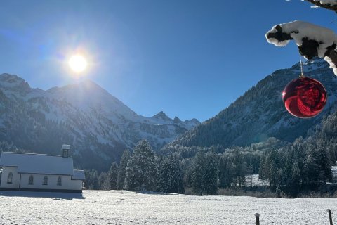 Erleben Sie eine einzigartige Weihnachtsfeier im Allgäu mit Blick auf die umliegende Bergwelt und sagen Sie Ihren Mitarbeitern 
