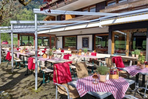 Wir haben das passende Restaurant für Familienfeiern in Oberstdorf. Von Taufe, über Kommunion bis hin zu Geburtstag - wir geben Ihrer Feier den passenden Rahmen.