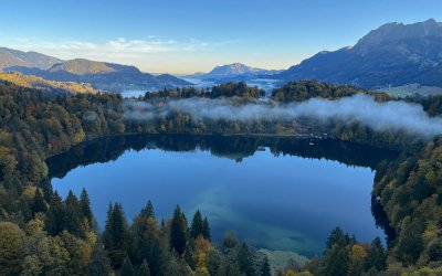 Nicht weit weg vom Hotel befindet sich der Freibergsee, ein wunderschöner Bergsee im Stillachtal. Verbinden Sie den Ausflug mit einem Sprung ins kühle Nass.