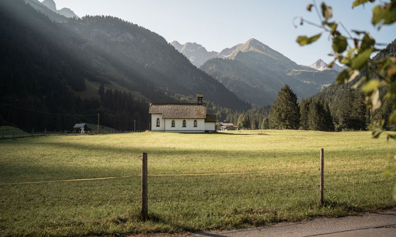 Das Hotel Birgsau bietet mehr als nur eine Unterkunft - hier gehört der freie Blick ins Stillachtal ganz selbstverständlich dazu.