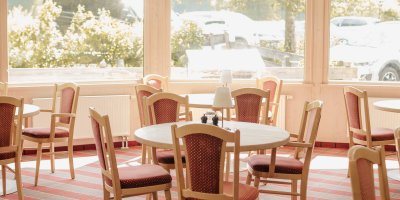 In unserem hauseigenen Restaurant können Sie es sich gut gehen lassen. Sie haben außerdem einen tollen Blick auf die Berge und das Panorama.
