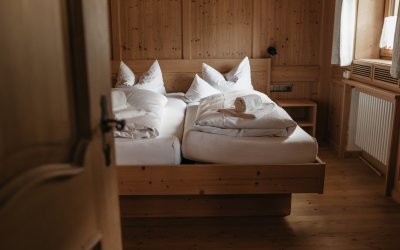 Kommen Sie in der Birgsau an und fühlen Sie sich in Ihrem Urlaub wie zu Hause. Unsere Zimmer sind für Sie gemütlich eingerichtet.