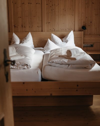 Kommen Sie in der Birgsau an und fühlen Sie sich in Ihrem Urlaub wie zu Hause. Unsere Zimmer sind für Sie gemütlich eingerichtet.