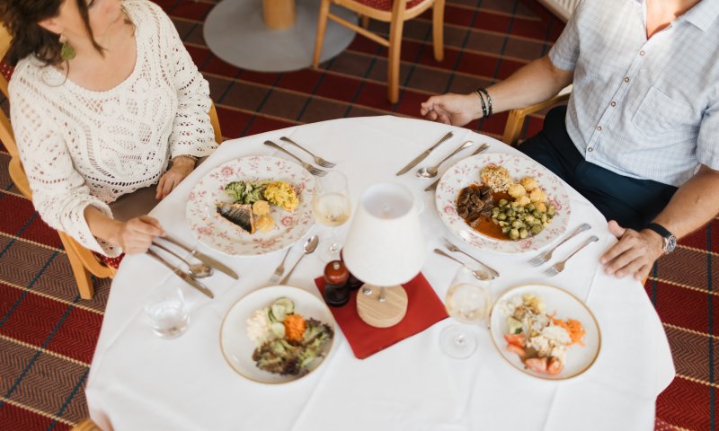 In unserem Restaurant in Oberstdorf erlebt man eine Küche, die das Allgäu auf den Teller bringt – frisch, authentisch und mit Liebe zur Region. Ob Frühstück in Oberstdorf oder Abendessen.