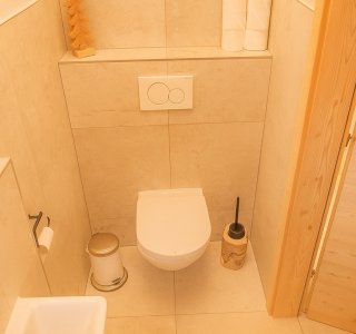 Groß (GästeWC(1))