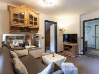 02 Ferienwohnung15 Oberstdorf Wohnzimmer (2)-002