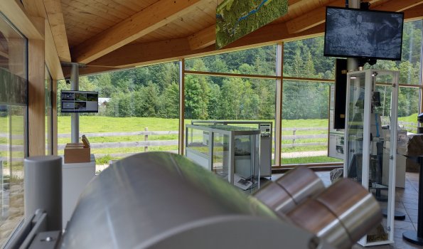 Im modernen Informationszentrum werden Besucher über die Besonderheiten der Breitachklamm informiert.