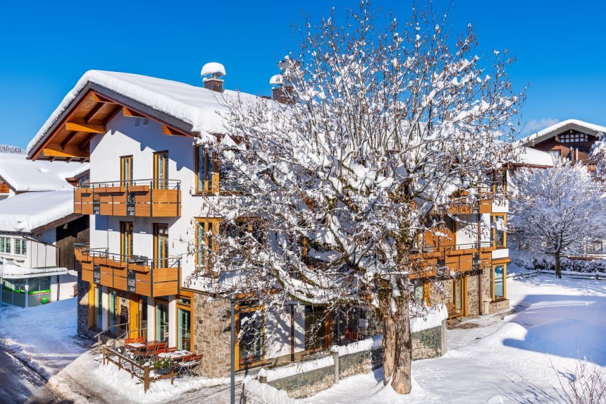 Casatina Hausansicht Winter - Ferienwohnungen Casatina Oberstdorf