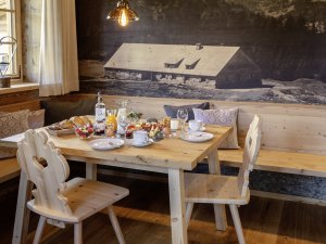 Eckbank in der Alpstube im Chalet Sennar