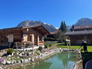 April im Alpglück: 
Die Badesaison ist zumindest für Mutige eröffnet 

Genial zum Abkühlen nach der Sauna