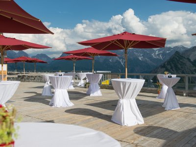 Apero auf der Terrasse