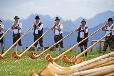 Alphornspiel am Berg