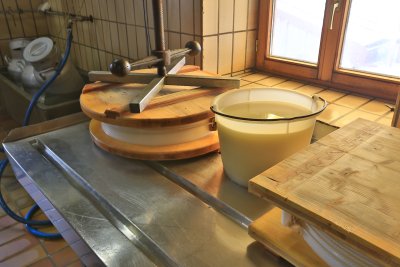 Käseherstellung auf der Alpe