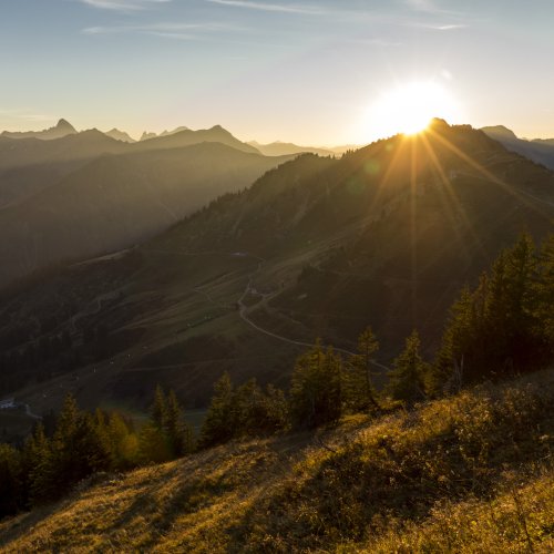 Sonnenuntergang beim sagen-haften Dinner am Walmendingerhorn