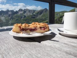 Kaffee & Kuchen auf der Terrasse