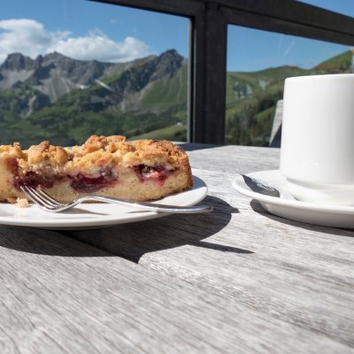 Kaffee & Kuchen auf der Terrasse