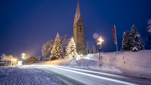 Advent Weihnachten Nacht Mittelberg Kirche  Dominik Berchtold (c)  - Kleinwalsertal Tourismus eGen   Fotograf  Dominik Berchtold