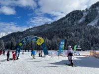 Ski, Sonne, Bergblick