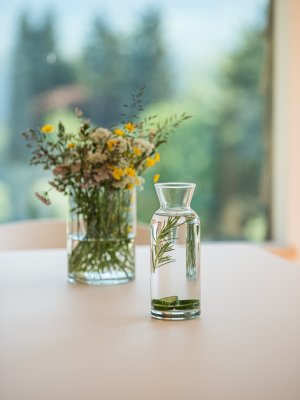 Erfrischung mit sommerlicher Tischdeko