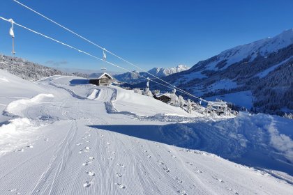Verschneiter Skilift Kleinwalsertal