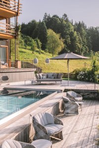 Blick auf den Jägersberg mit Pool