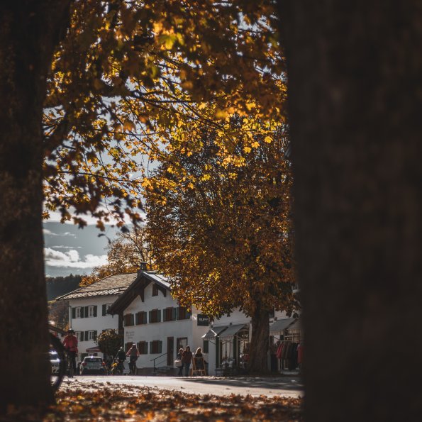 Fußgängerzone in Fischen im Herbst