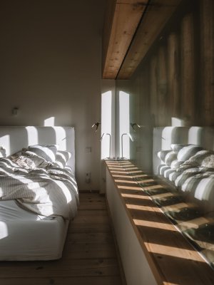Schlafzimmer mit Lichteinfall