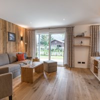 Wohnraum mit TV & Terrassenzugang