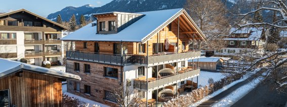 Dorf Suites vor den Hausbergen Oberstdorfs