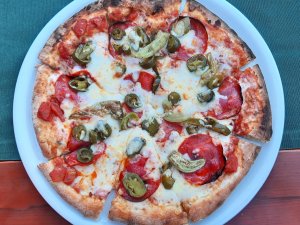 Pizza DIABOLO mit Chorizo, Jalapeños, Peperoni, Chiliflocken