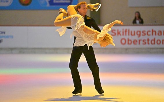 Winkler Lohse ISU Adult 2025-Show Oberstdorf Foto Luca Tonegutti