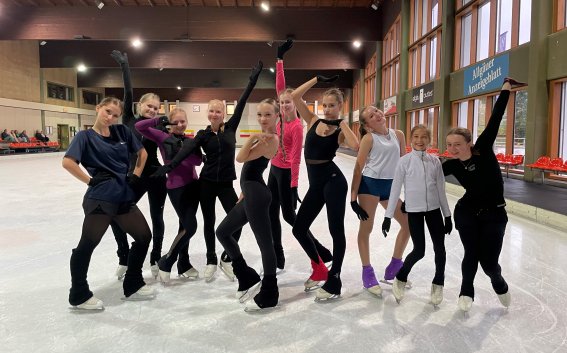 Eiskunstläufer zeigen ihre besten Posen
