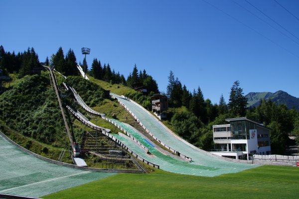 Kleinschanzen mit Hauptgebäude