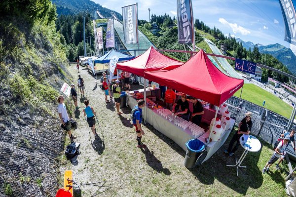 Durchlauf beim Allgäu Panorama Marathon 2016 in der Erdinger Arena