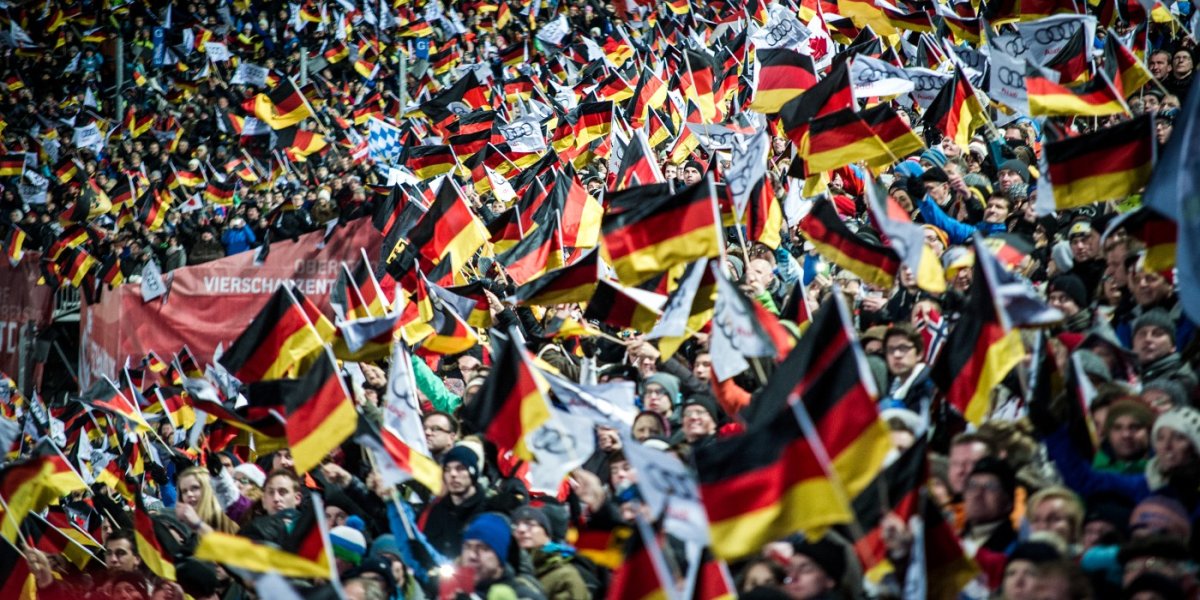 Volles Stadion bei der Vierschanzentournee