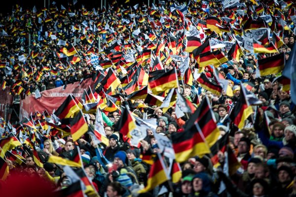 Volles Stadion bei der Vierschanzentournee
