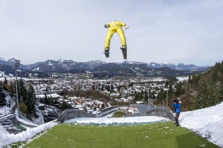 Severin Freund bei den letzten Sommersprüngen in der Erdinger Arena