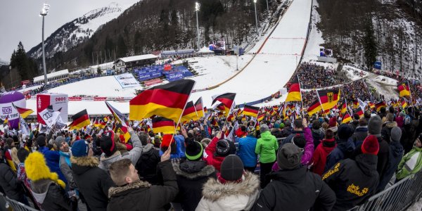 Tolle Stimmung beim FIS Weltcup Skifliegen 2017