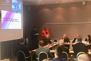 Herbstmeeting Zürich Präsentation des Vorbereitungsstandes der Skiflug-WM durch
Geschäftsführer Florian Stern und Rennleiter Michael Neumayer.