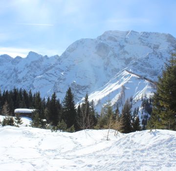 Toller Ausblick beim Schneeschuhwandern in den Alpen