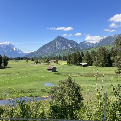 Herrlicher Ausblick zwischen Oberau und Farchant.