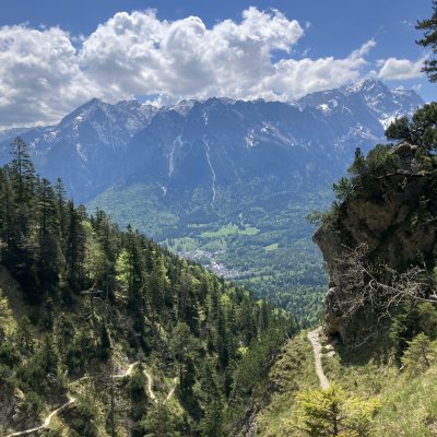 Zauberhafte Aussicht vom gelben Gwänd ( Abstieg Kramerspitz ). 😍