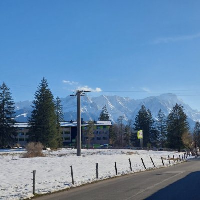 Ausblick am Abend vom explorer Hotel Garmisch