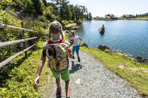 Family hike to the lake
