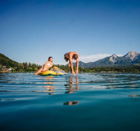 Turystyka SUP Region Villach, jezioro Faak z zachwycającym krajobrazem górskim