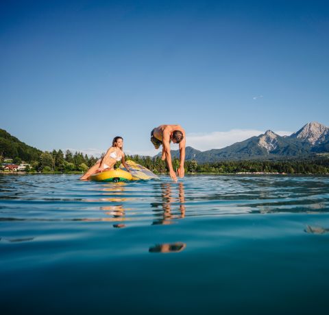 Turystyka SUP Region Villach, jezioro Faak z zachwycającym krajobrazem górskim