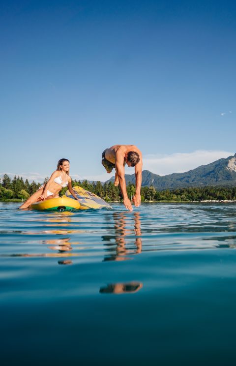 Turystyka SUP Region Villach, jezioro Faak z zachwycającym krajobrazem górskim