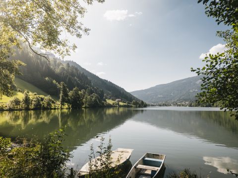 Lake Afritz and stunning mountain panorama