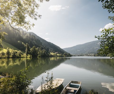 Lago di Afritz e panorama montano mozzafiato
