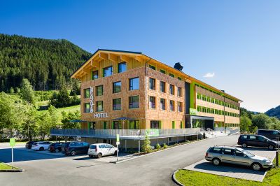 A karintiai Explorer Hotel tökéletes túraüdülést kínál a hegyekben.